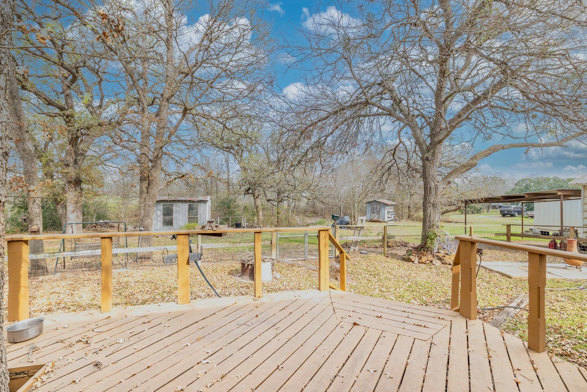 21 N Cr 235 Gonzales TX 78629