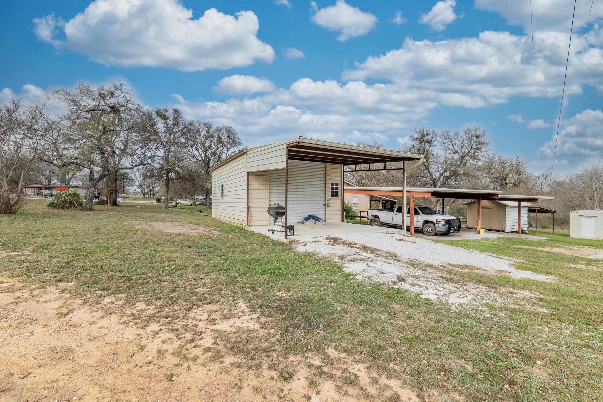 21 N Cr 235 Gonzales TX 78629