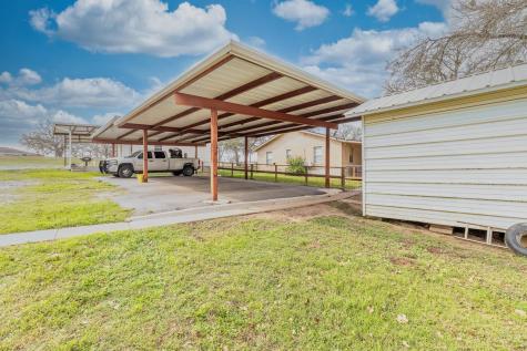 21 N Cr 235 Gonzales TX 78629