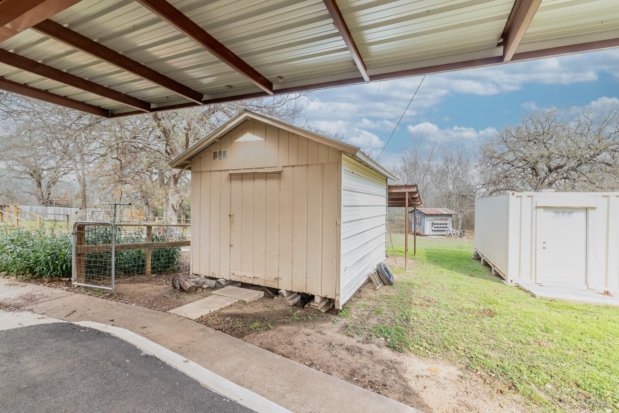 21 N Cr 235 Gonzales TX 78629
