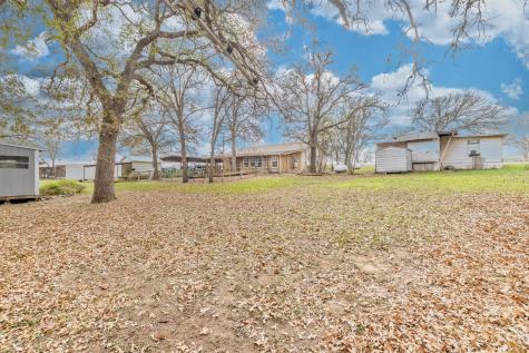 21 N Cr 235 Gonzales TX 78629