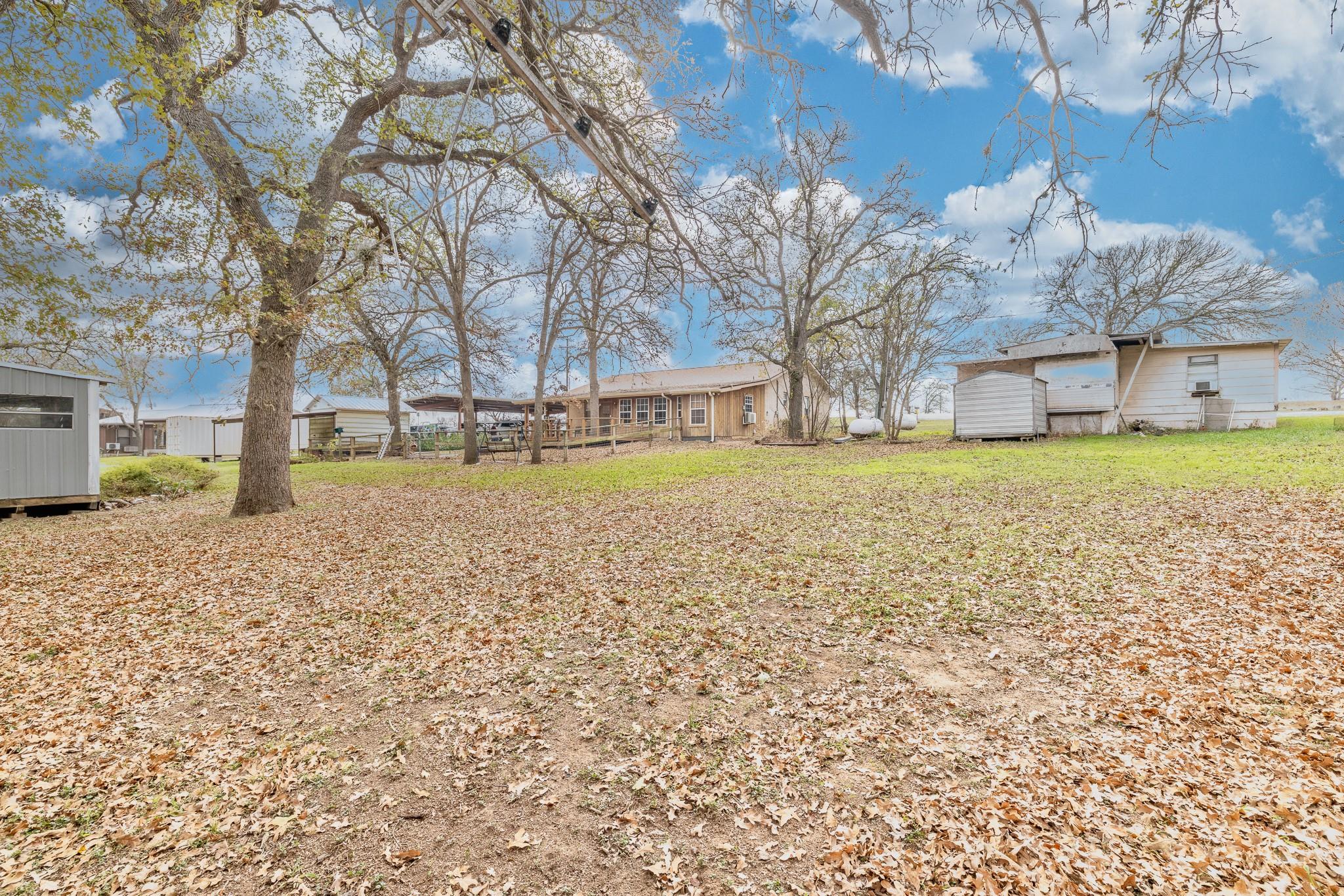21 N Cr 235 Gonzales TX 78629