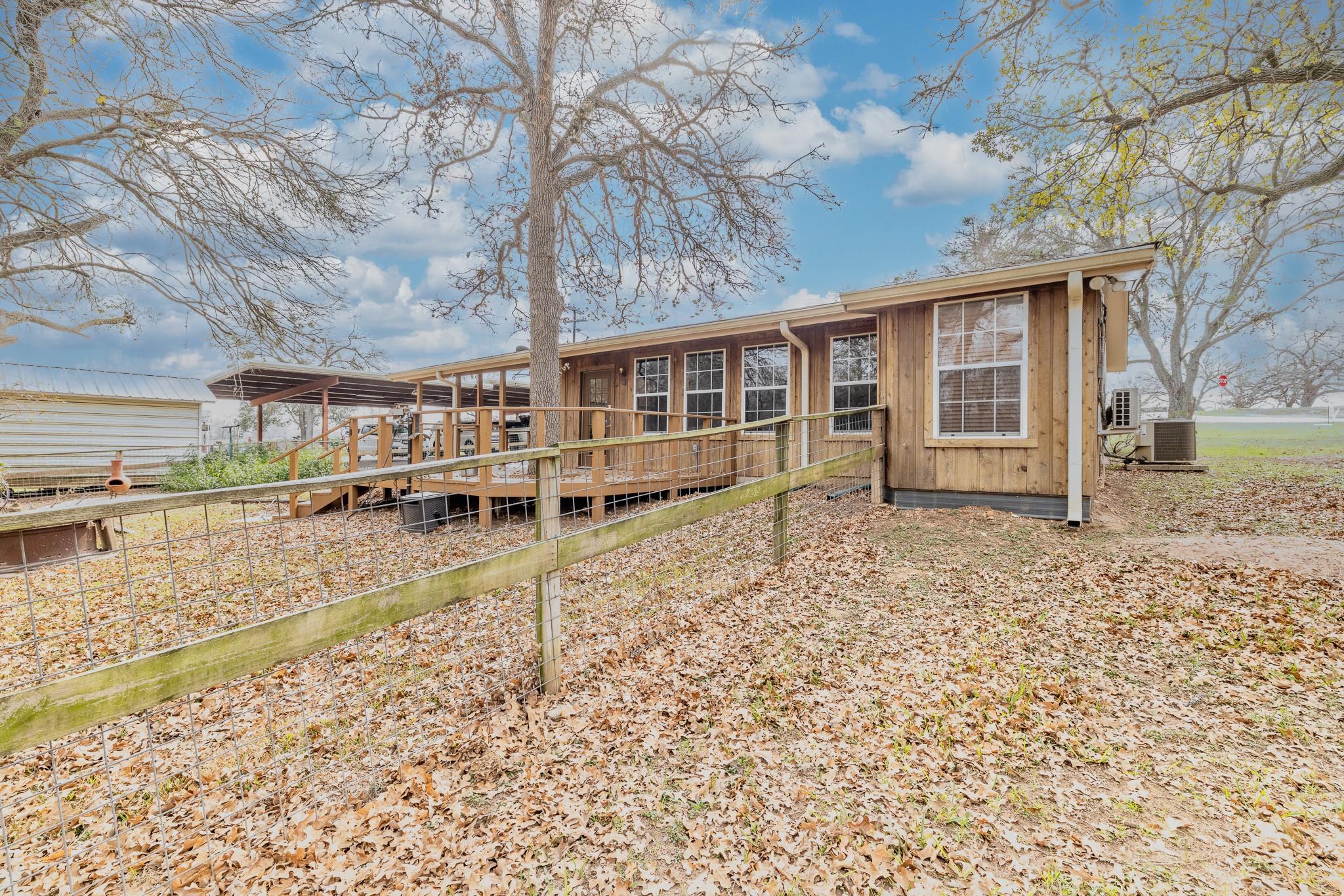 21 N Cr 235 Gonzales TX 78629