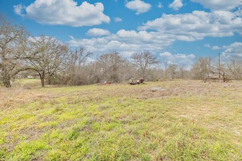 21 N Cr 235 Gonzales TX 78629