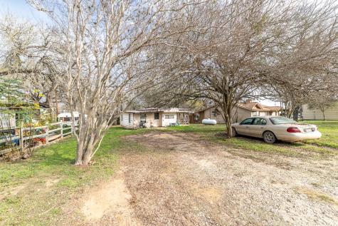 21 N Cr 235 Gonzales TX 78629
