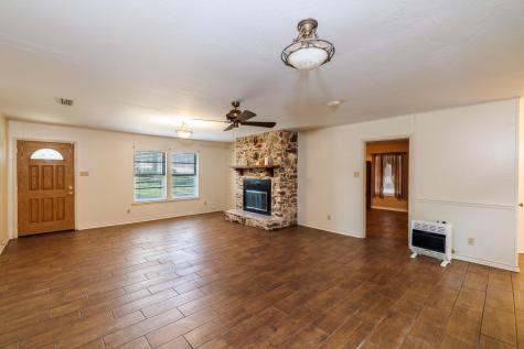 21 N Cr 235 Gonzales TX 78629