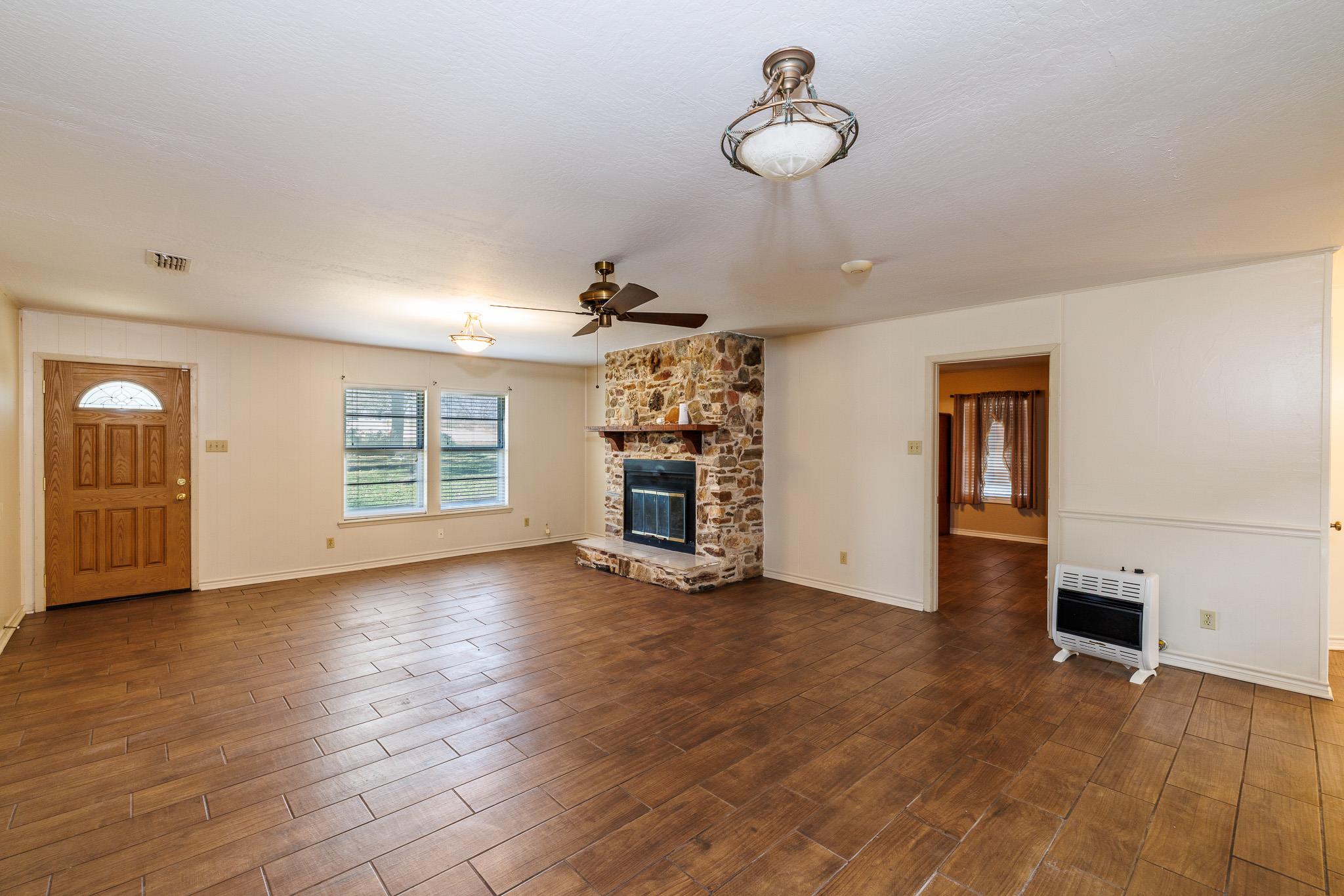 21 N Cr 235 Gonzales TX 78629