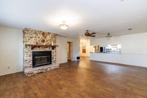 21 N Cr 235 Gonzales TX 78629
