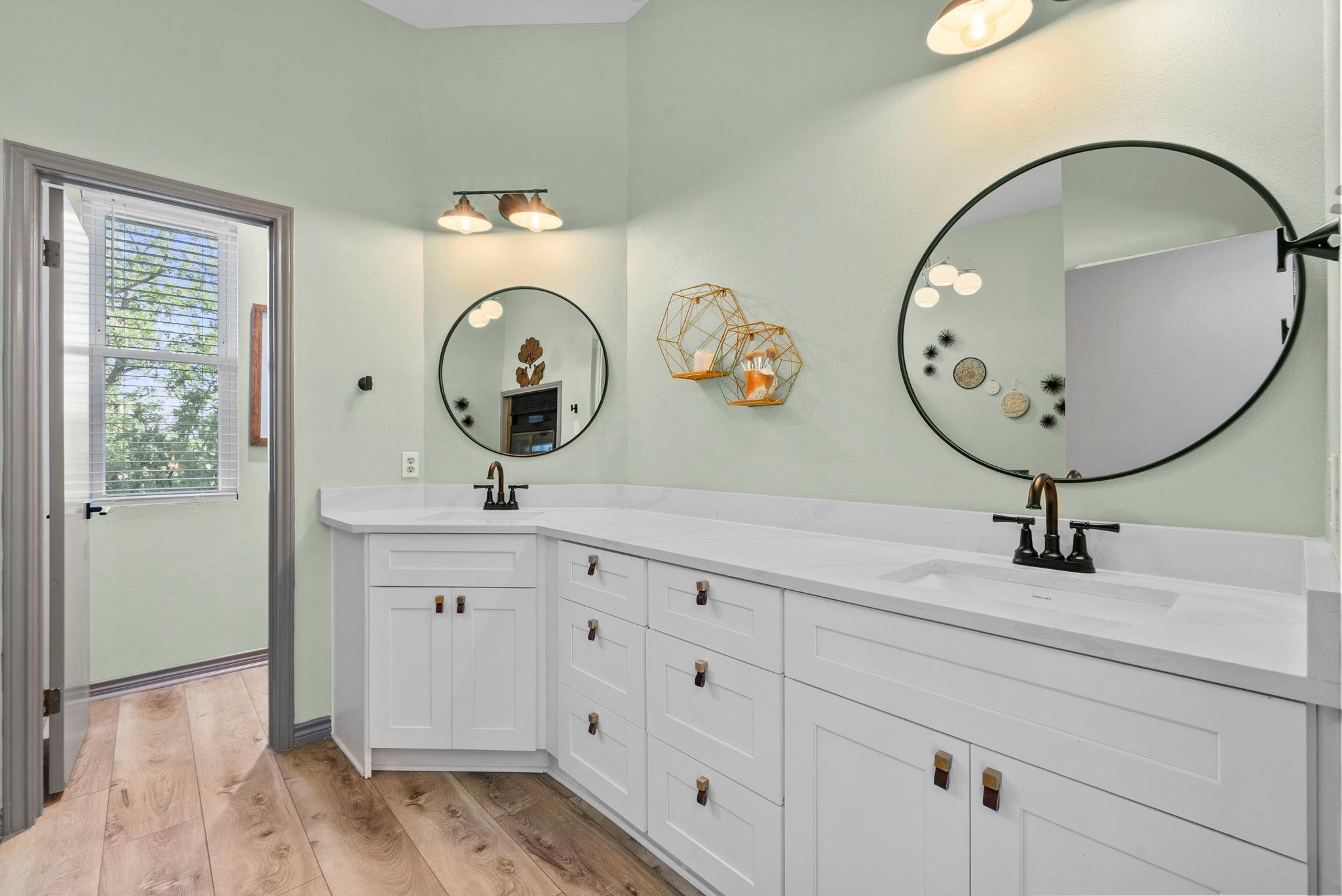 8102 Flashpan Cove Austin TX 78729
