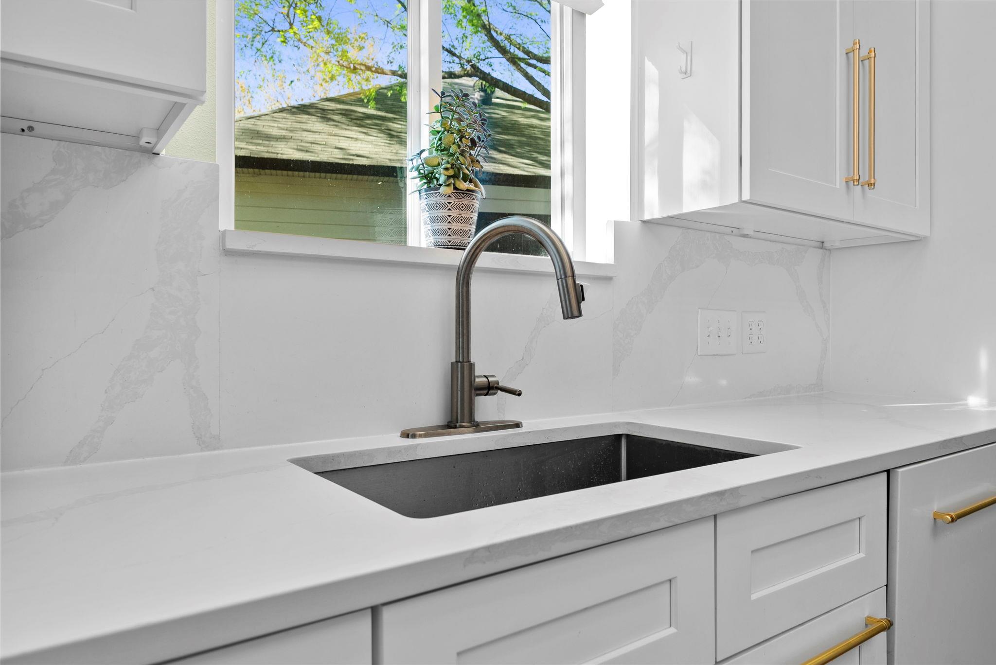 8102 Flashpan Cove Austin TX 78729