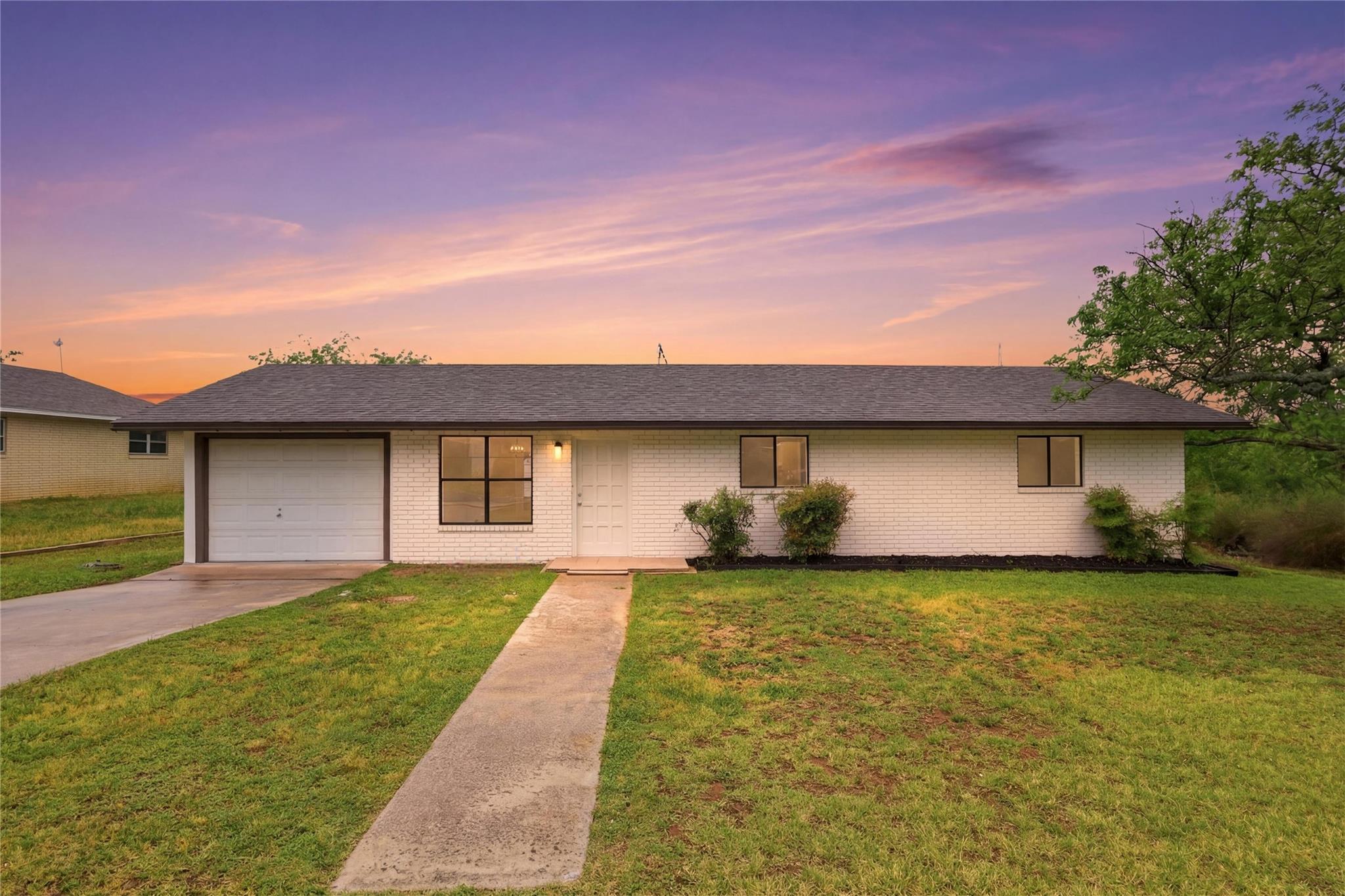 1841 Twin Oaks Kingsland TX 78639