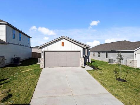 125 Hatari Trail Jarrell TX 76537