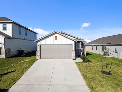 125 Hatari Trail Jarrell TX 76537