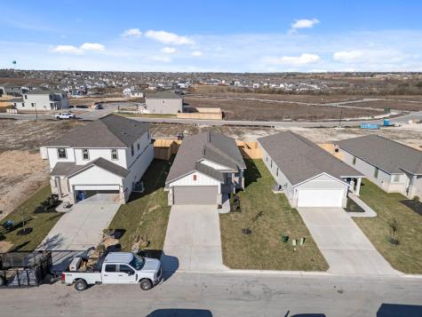 125 Hatari Trail Jarrell TX 76537