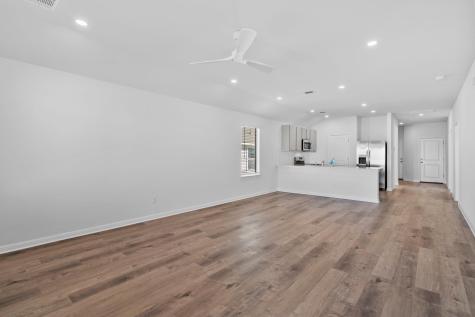125 Hatari Trail Jarrell TX 76537