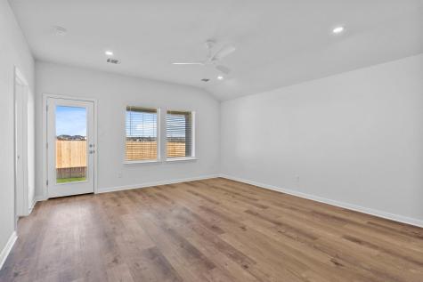 125 Hatari Trail Jarrell TX 76537