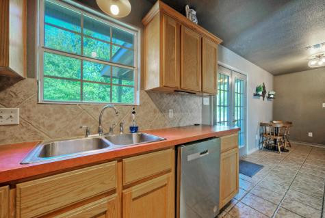 1265 E Independence Street Giddings TX 78942
