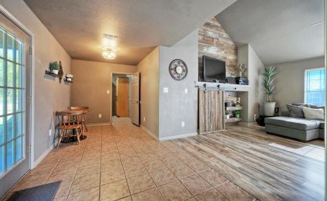 1265 E Independence Street Giddings TX 78942