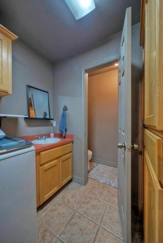 1265 E Independence Street Giddings TX 78942