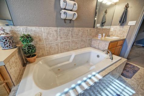 1265 E Independence Street Giddings TX 78942