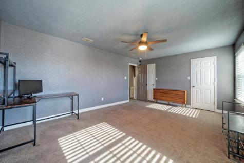 1265 E Independence Street Giddings TX 78942
