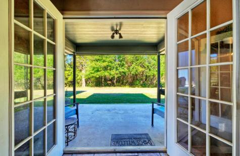 1265 E Independence Street Giddings TX 78942