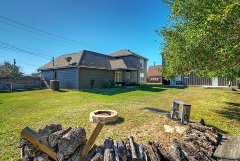 1265 E Independence Street Giddings TX 78942