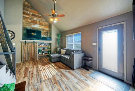 1265 E Independence Street Giddings TX 78942