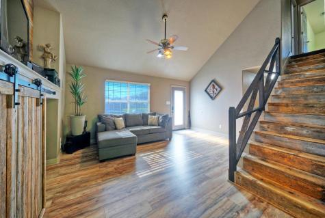 1265 E Independence Street Giddings TX 78942