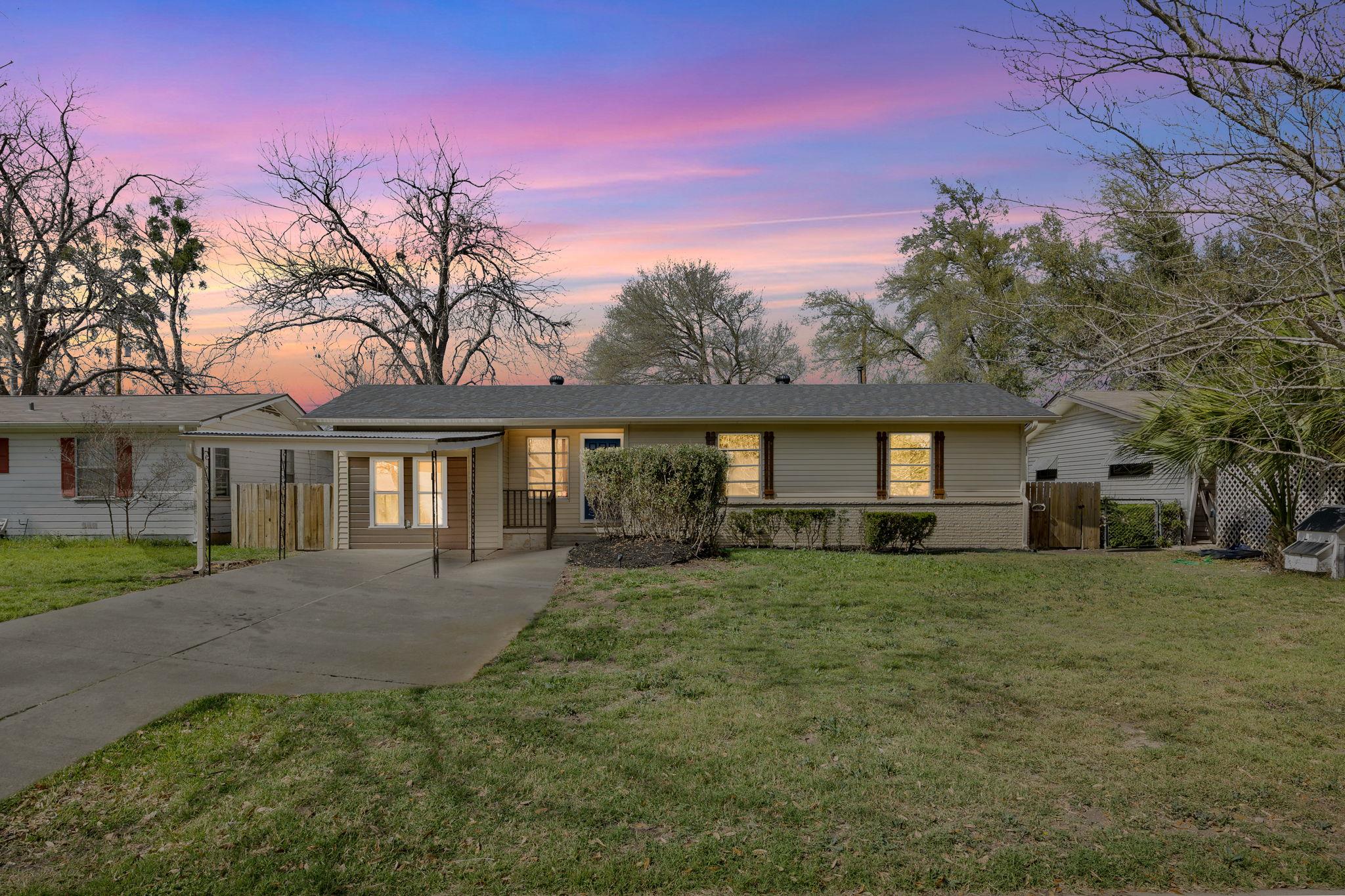 1402 Kent Street Taylor TX 76574