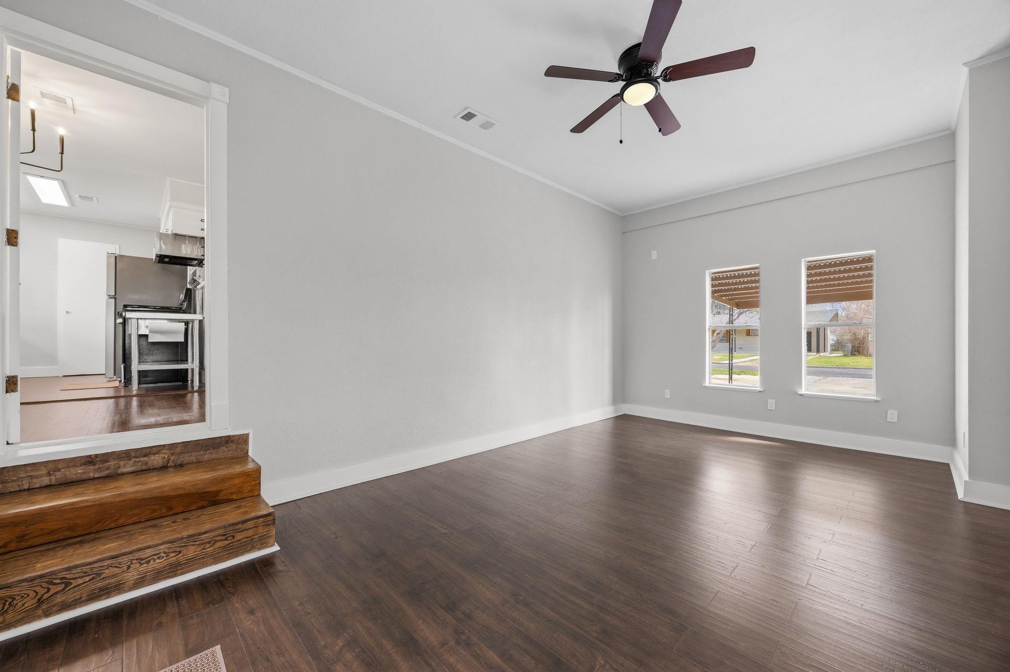 1402 Kent Street Taylor TX 76574