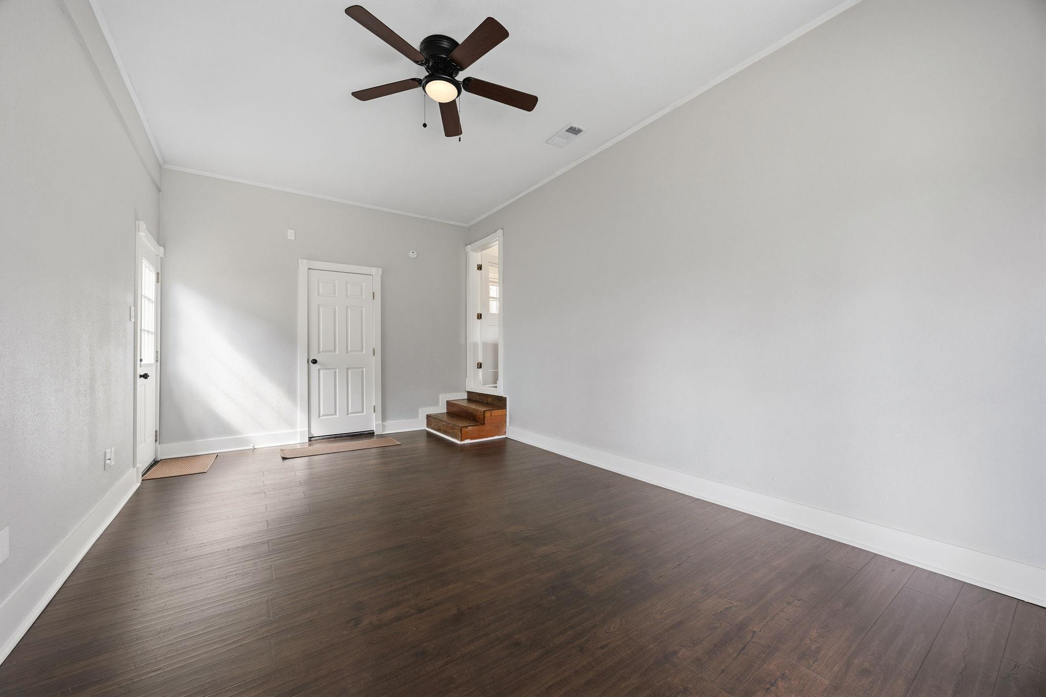 1402 Kent Street Taylor TX 76574