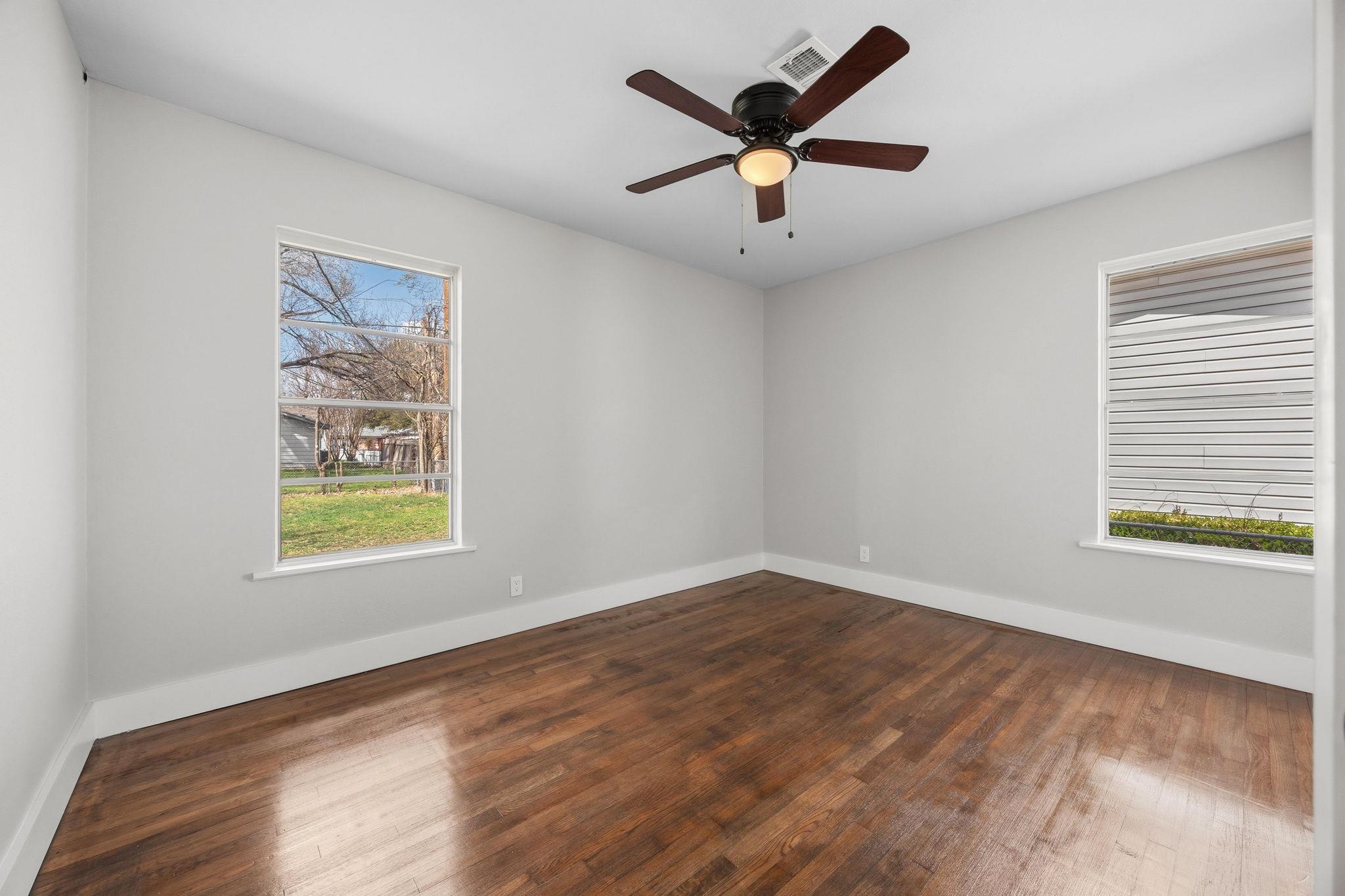 1402 Kent Street Taylor TX 76574