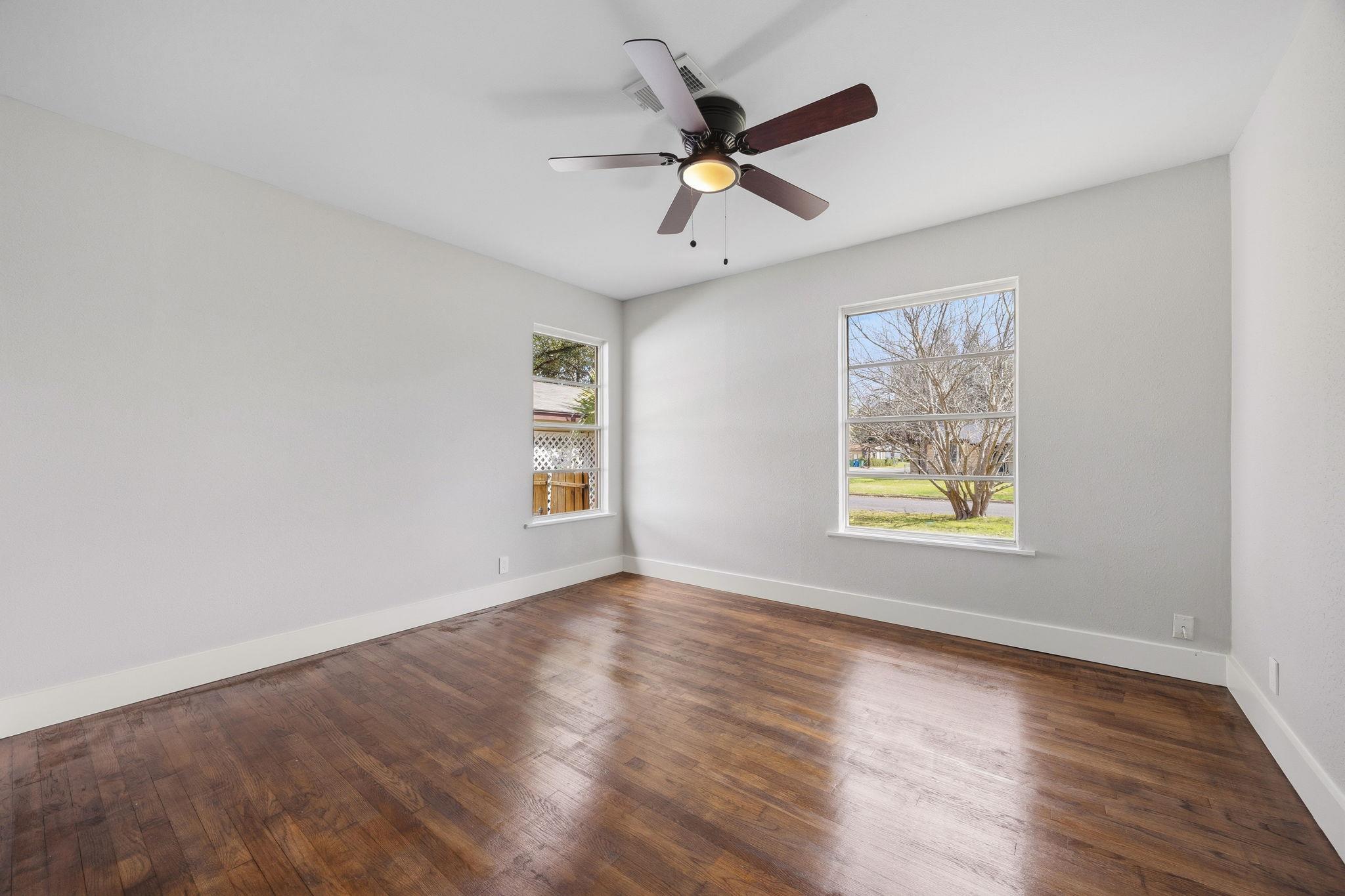1402 Kent Street Taylor TX 76574