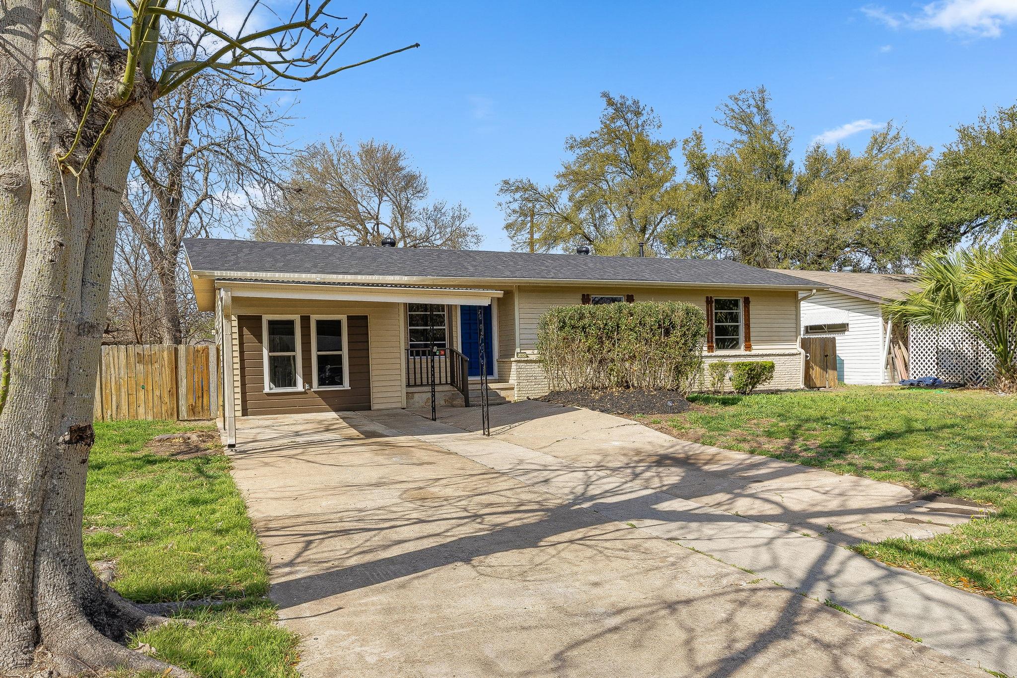 1402 Kent Street Taylor TX 76574