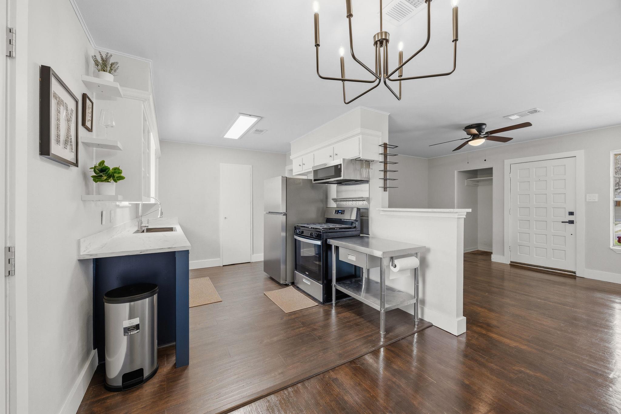 1402 Kent Street Taylor TX 76574