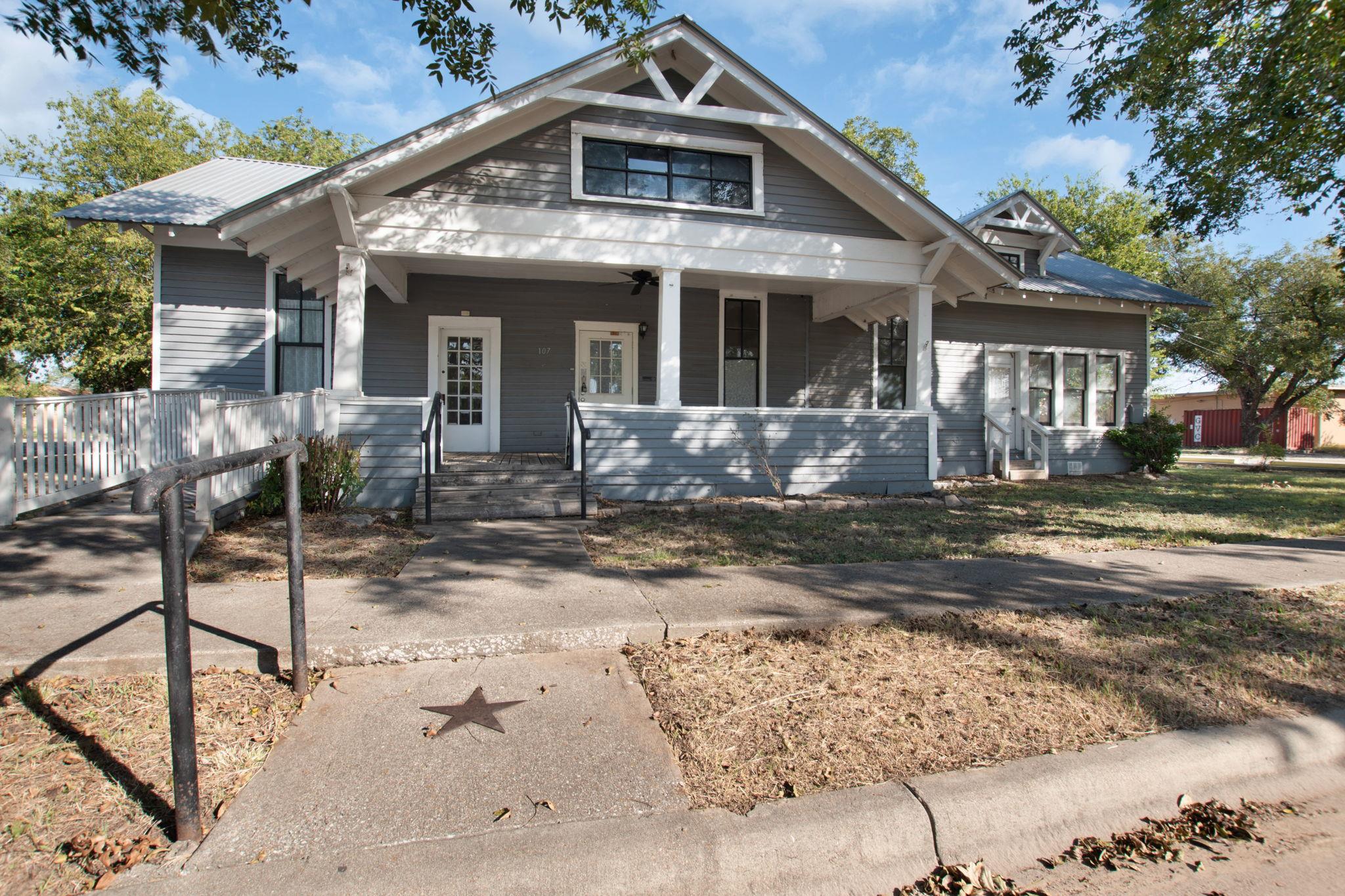 107 W 5th Street Lampasas TX 76550