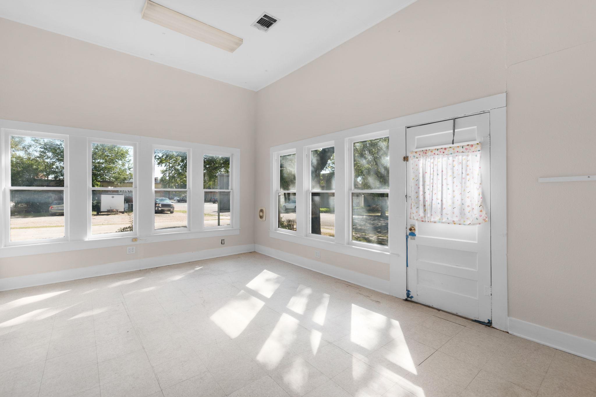 107 W 5th Street Lampasas TX 76550