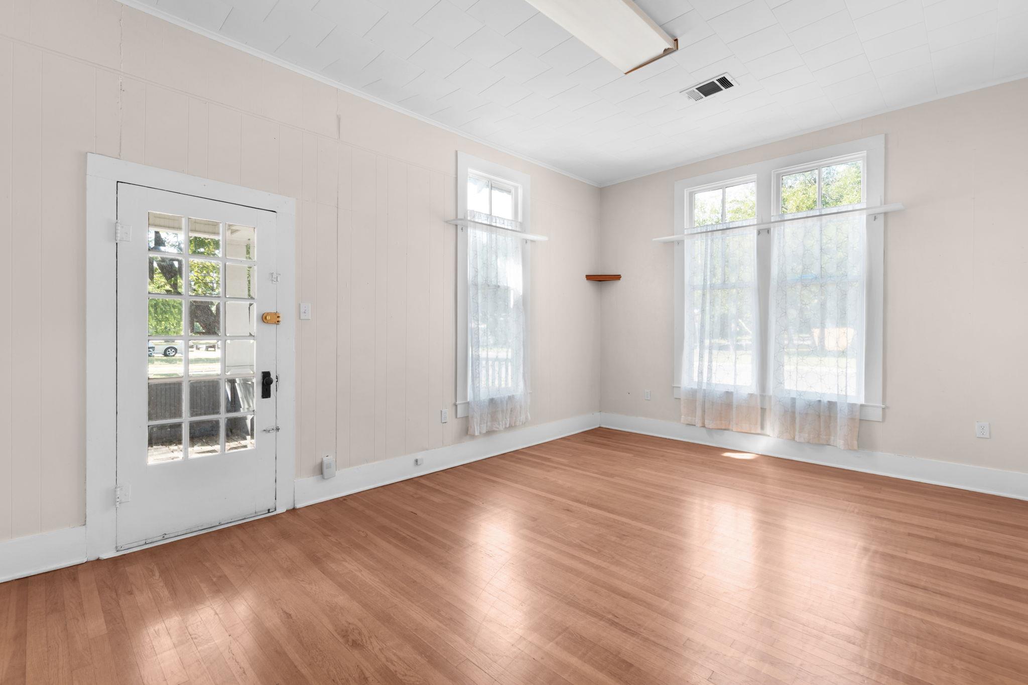 107 W 5th Street Lampasas TX 76550