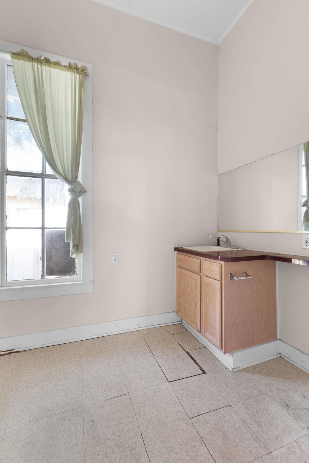 107 W 5th Street Lampasas TX 76550