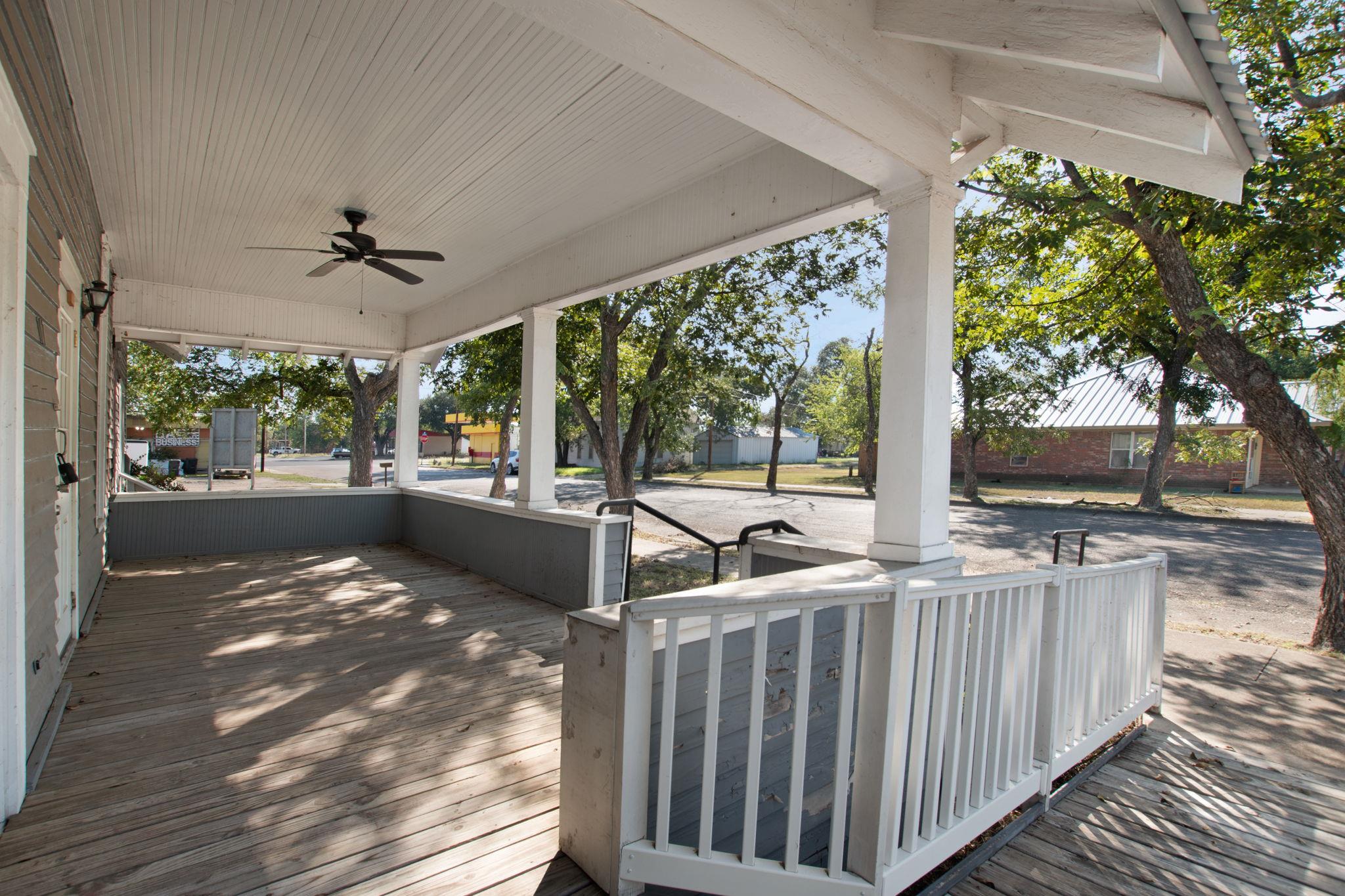 107 W 5th Street Lampasas TX 76550