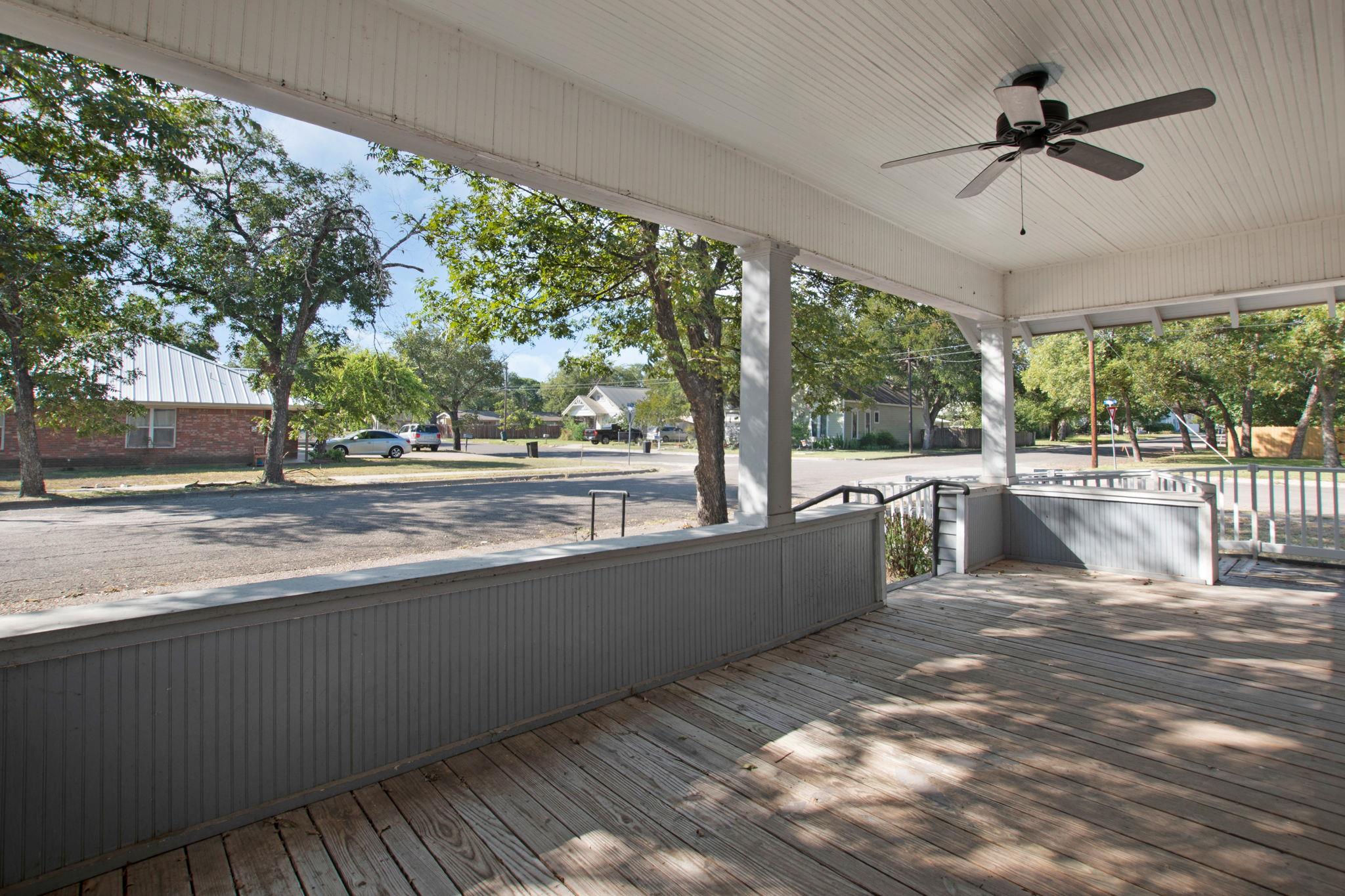 107 W 5th Street Lampasas TX 76550