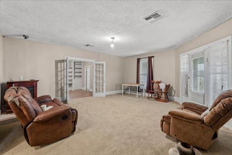5612 Hwy 71 E Smithville TX 78957