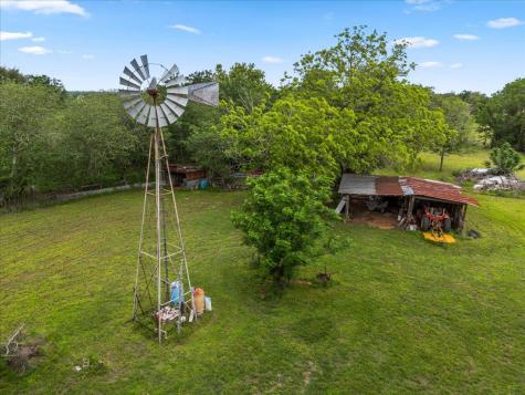 5612 Hwy 71 E Smithville TX 78957