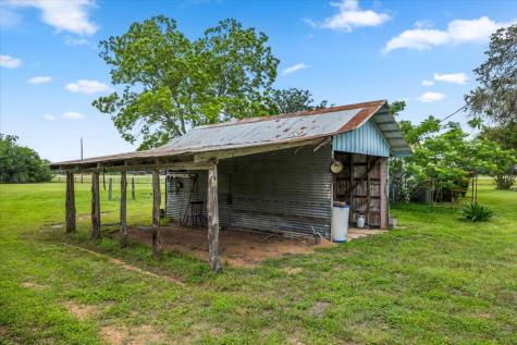 5612 Hwy 71 E Smithville TX 78957