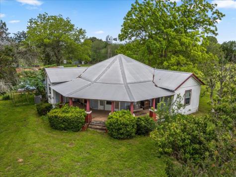 5612 Hwy 71 E Smithville TX 78957
