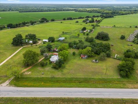 5612 Hwy 71 E Smithville TX 78957