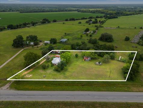 5612 Hwy 71 E Smithville TX 78957