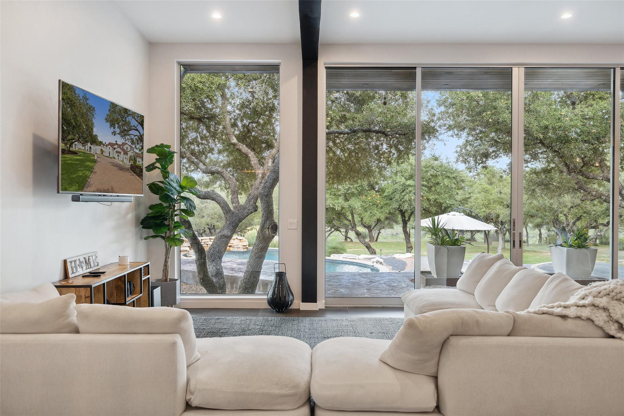 2412 Bee Creek Road Spicewood TX 78669