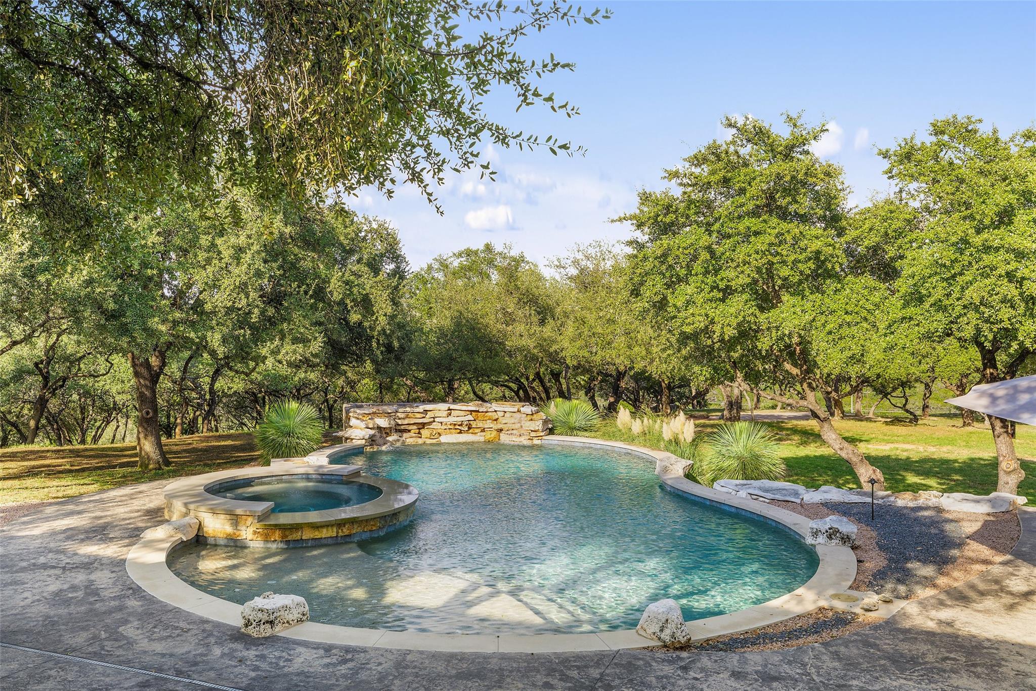 2412 Bee Creek Road Spicewood TX 78669